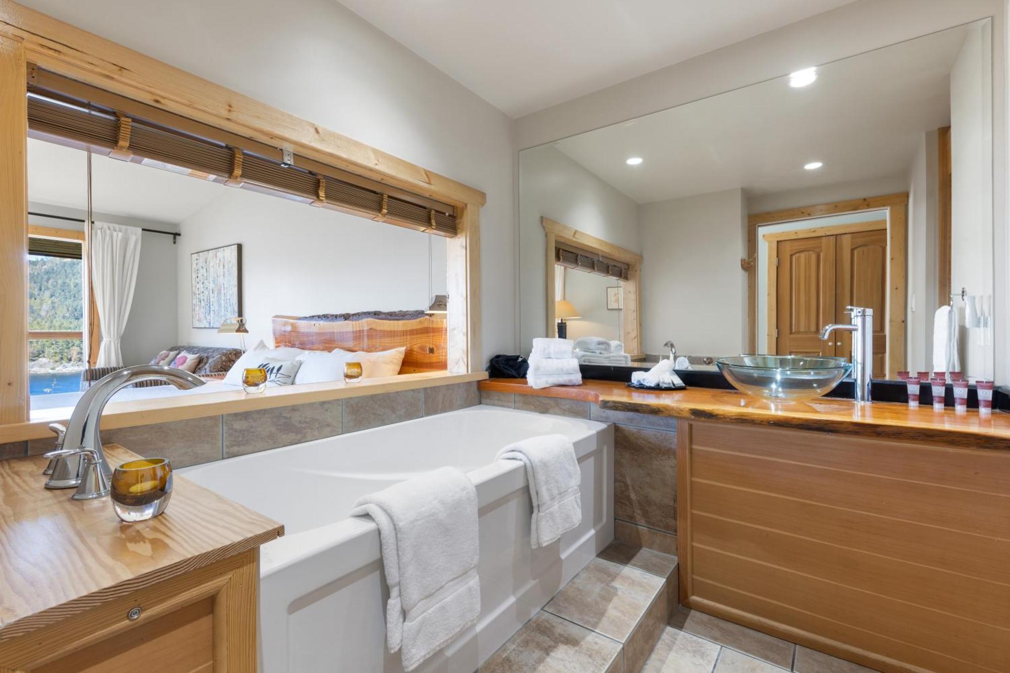 West Coast Wilderness Lodge Egmont Экстерьер фото
