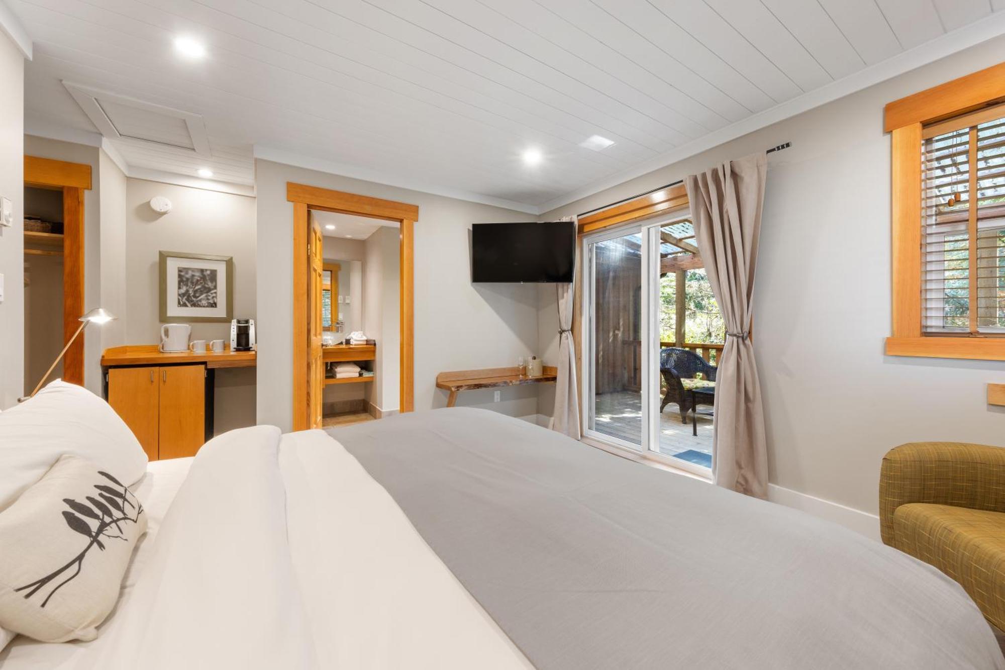 West Coast Wilderness Lodge Egmont Экстерьер фото